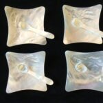 Set 4 platos cuadrados y 4 cucharas  para caviar de nácar