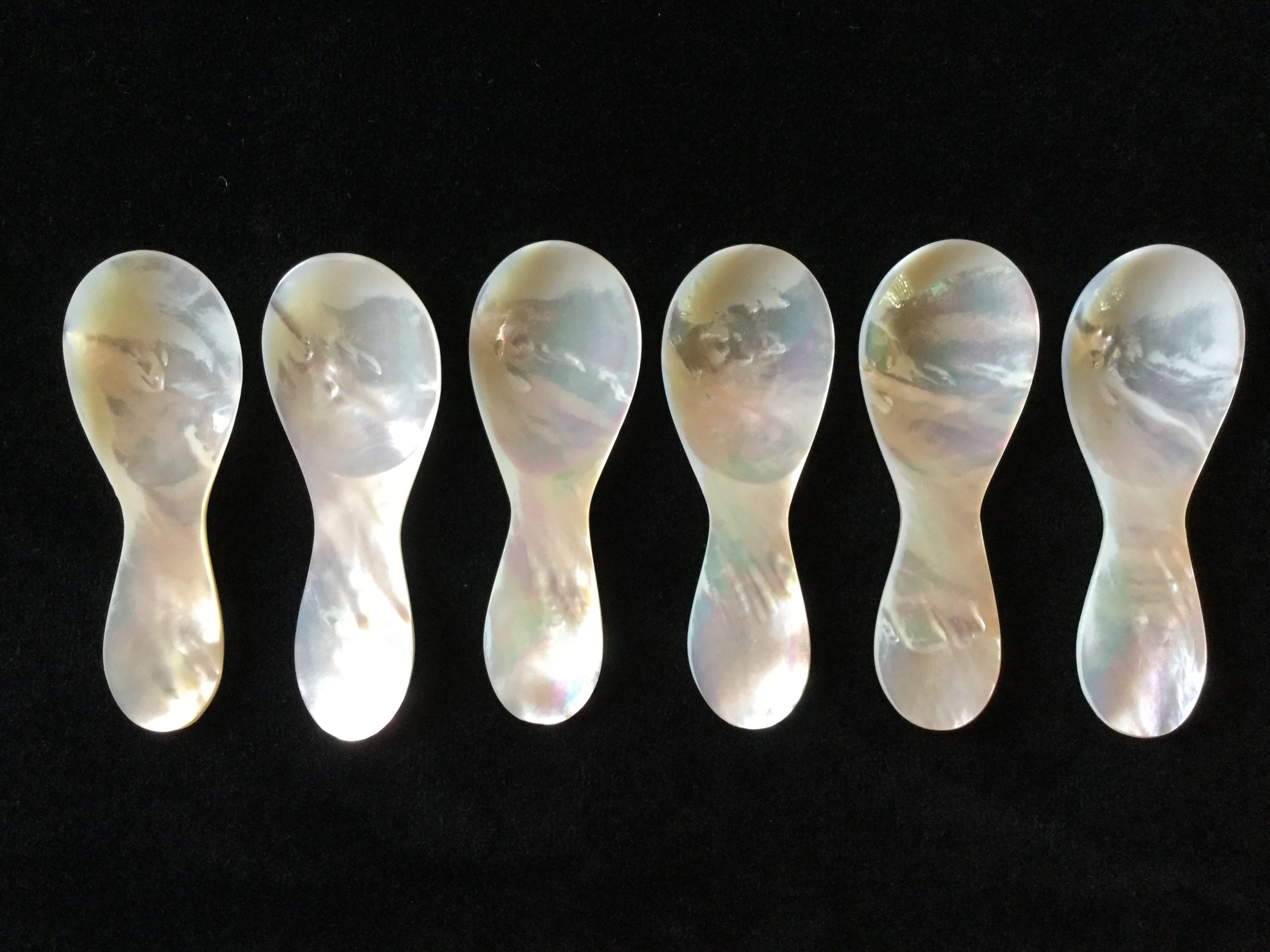IMG_0279-scaled-1.jpeg Set 6 cucharas de nácar para caviar - Image 1