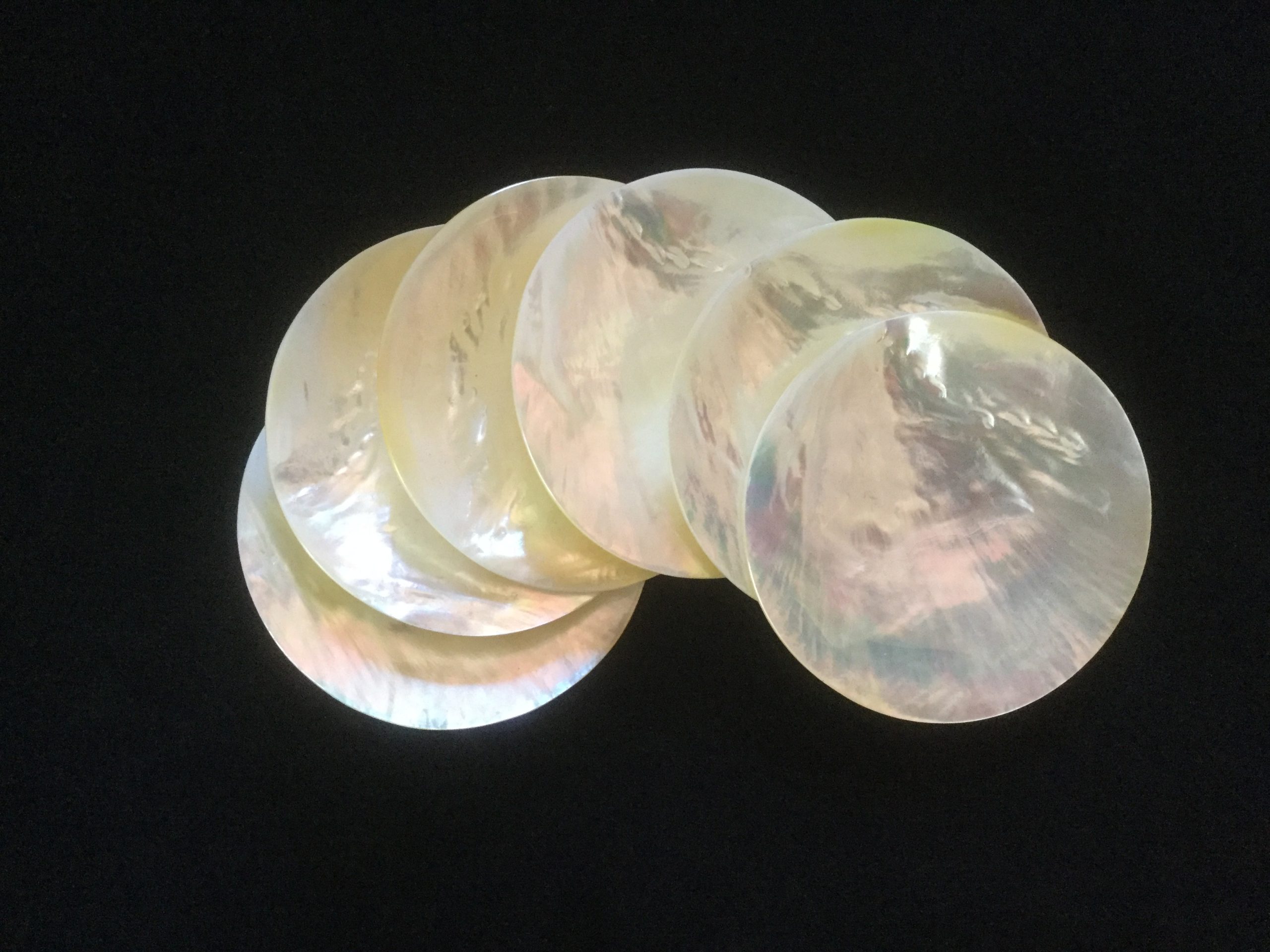 IMG_0774-scaled-1.jpeg Set 6 platos redondos para caviar de nácar - Image 1