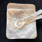 Set 2 platos cuadrados decorado doble cuadrado y 2 cucharas para caviar de nácar